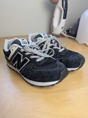 NEW BALANCE 574 Classic Lace Up Shoes Size 4.5 Boys Or 6 Women Black And Gray